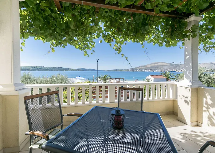 Maja Lägenhet Trogir